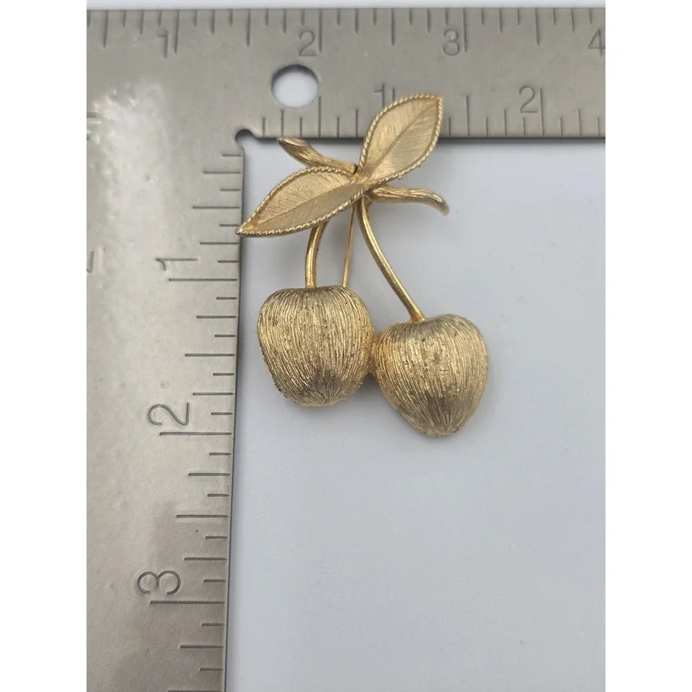 Vintage Sarah Coventry Gold‎ Tone Textured Cherry Leaves Brooch Pin